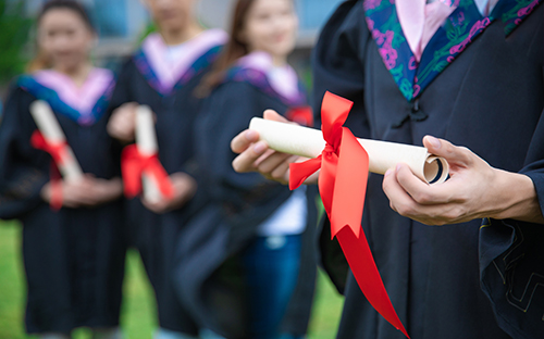 泰国暹罗大学留学费用多少一年